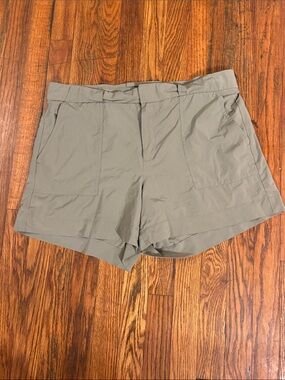 🎉NWOT! Athleta Olive Green Utility Performance Shorts